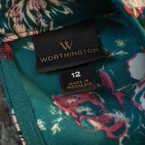 Gorgeous green dress with detailed neck - Picture 2 of 6